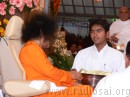 05. Swami blessing the prasadam before distribution * 3264 x 2448 * (3.04MB)